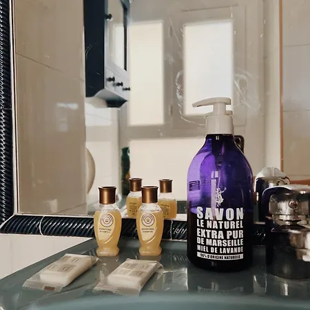 2 Pieces Vue Dans Le Quartier Historique De マントン