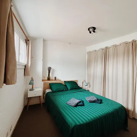 2 Pieces Vue Dans Le Quartier Historique De アパート